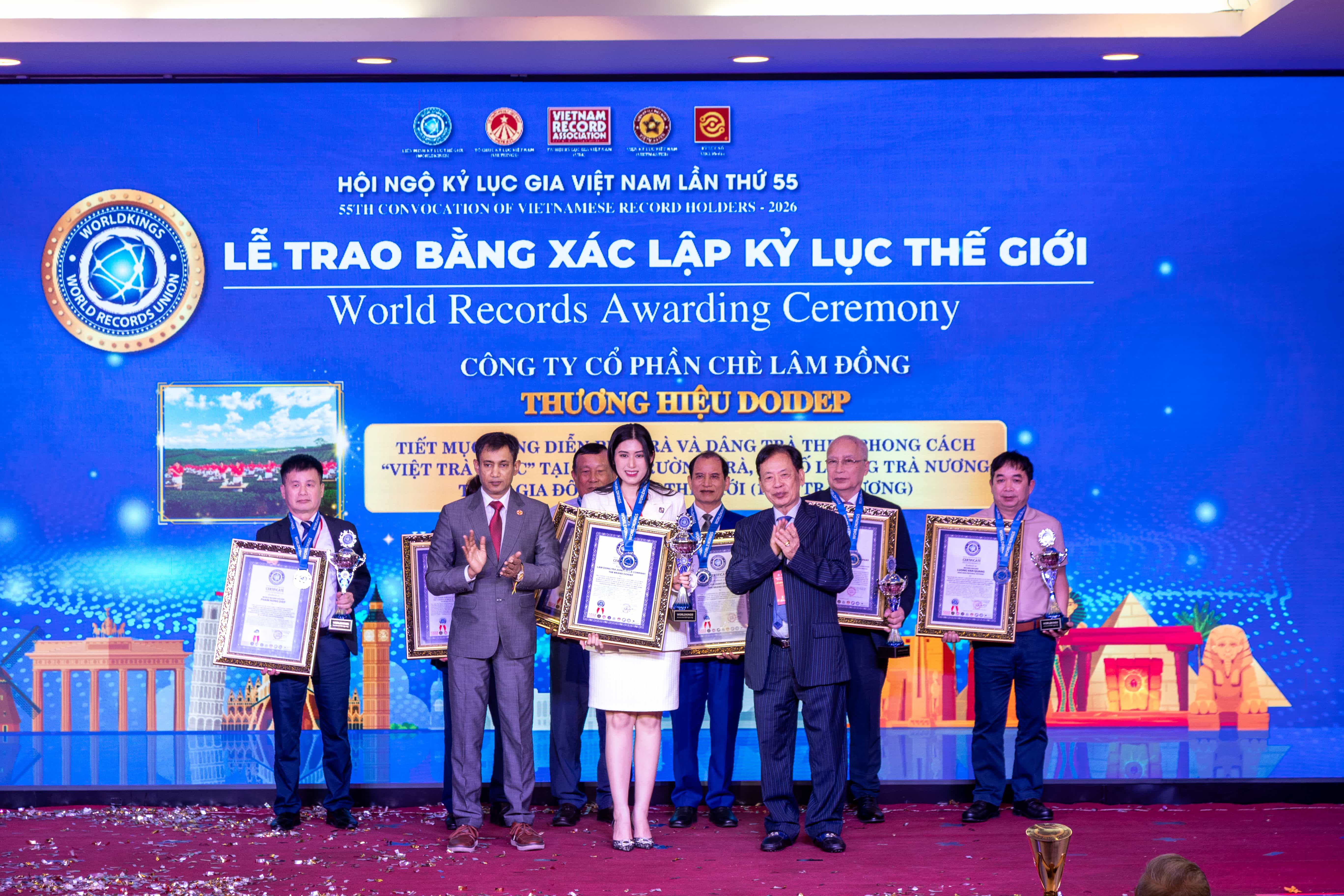 1.111 trà nương đồng diễn trên đồi chè, DOIDEP được trao hai kỷ lục thế giới